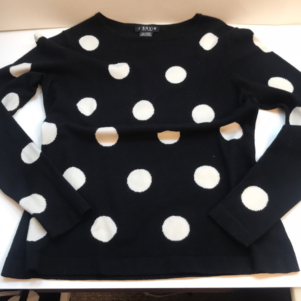 Black & white sweater with reversible scarf